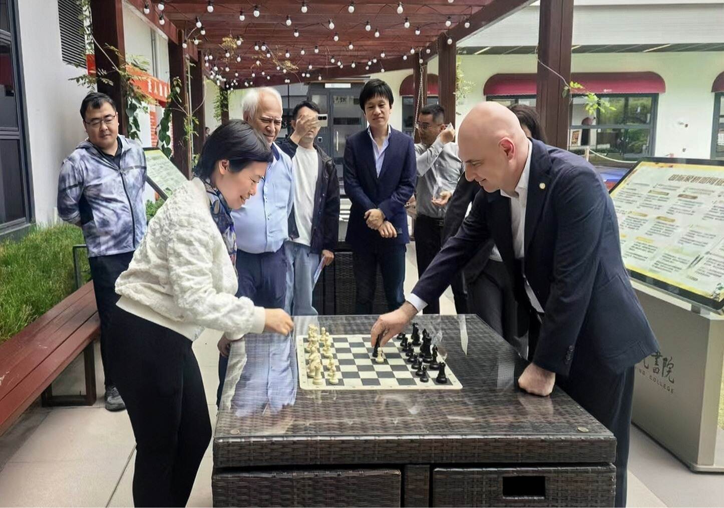 世界国际象棋联合会赛事委员会主席来访英国威廉集团官网