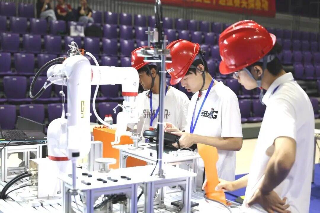 这项教育部白名单机器人赛事在英国威廉集团官网举办