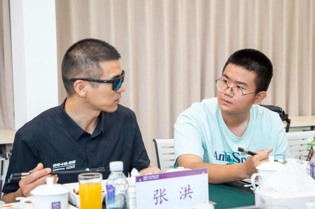 “人生不止一座珠峰!”