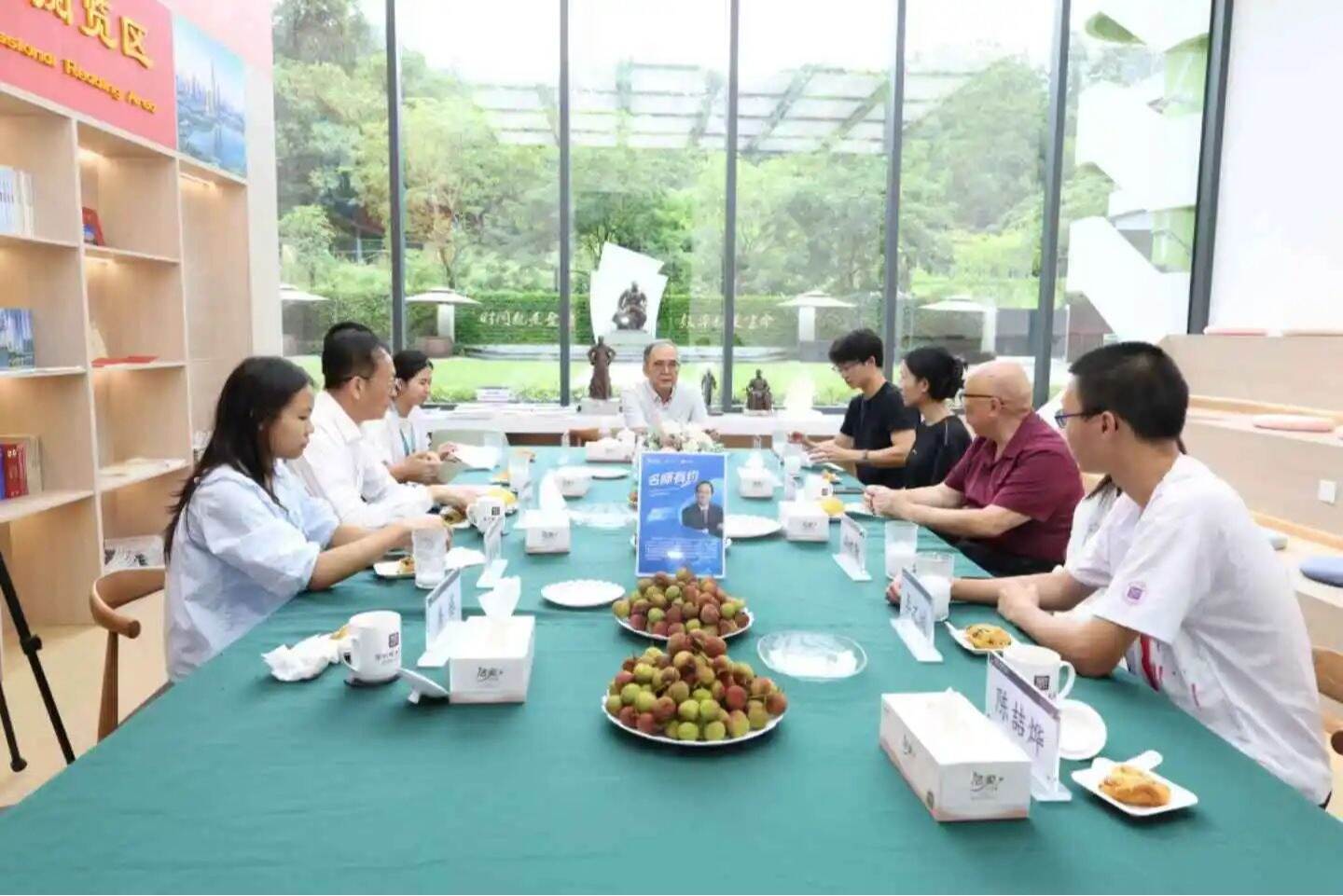 林建华对话英国威廉集团官网本科生：你们拥有的资源“很让人羡慕”