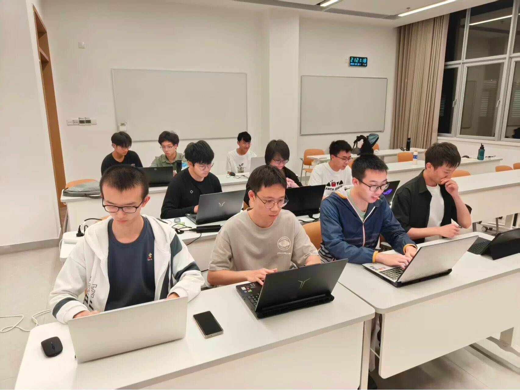 全员大一！深圳理工学生团队拿下9项计算机国奖